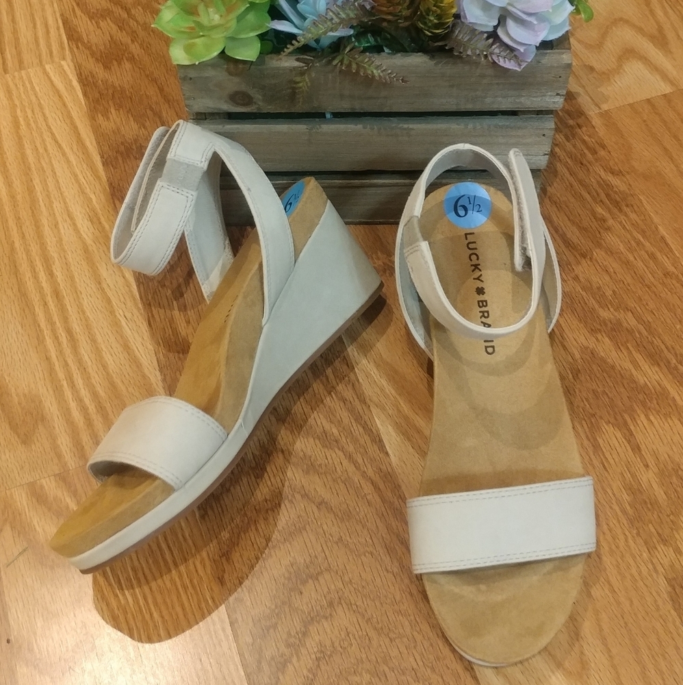 Lucky Brand Women's Garston Flat Sandals !! - Picture 1 of 6